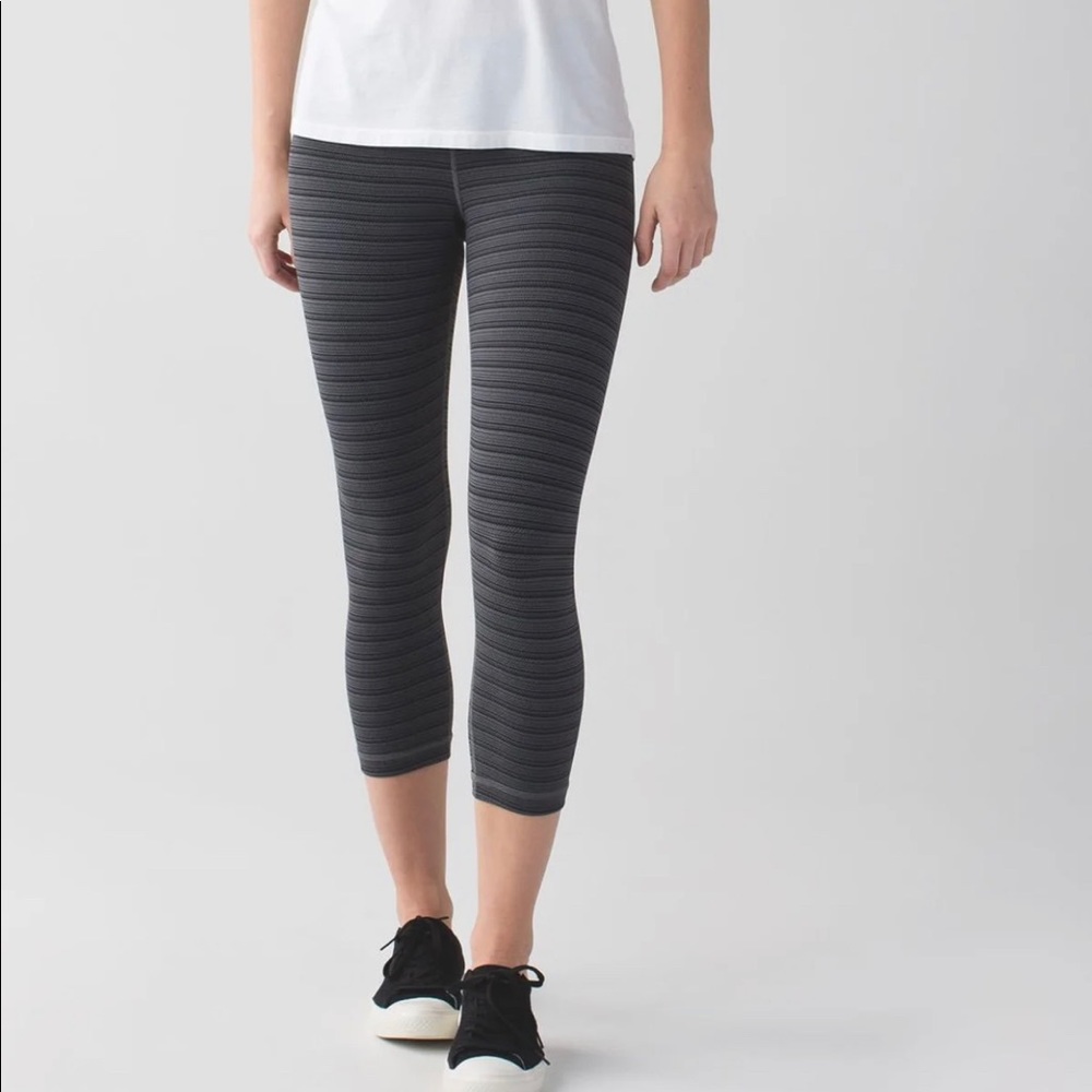 Lululemon Wunder Under crops